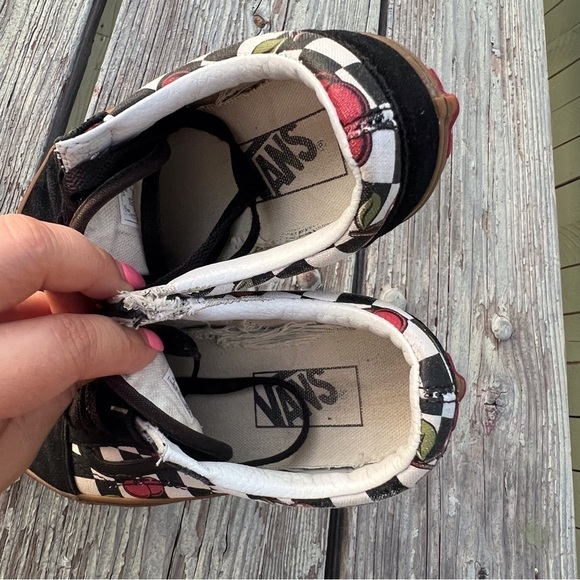 Women’s cherry Old Skool Vans - Picture 4 of 8